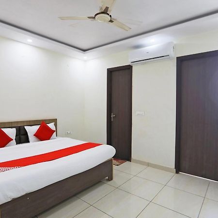 Готель Oyo 48501 Dayal Regency Hapur Екстер'єр фото