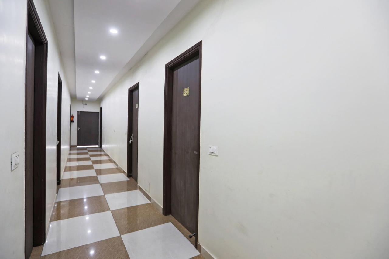 Готель Oyo 48501 Dayal Regency Hapur Екстер'єр фото