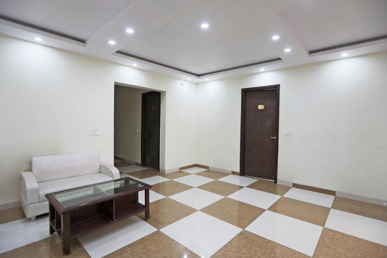 Готель Oyo 48501 Dayal Regency Hapur Екстер'єр фото